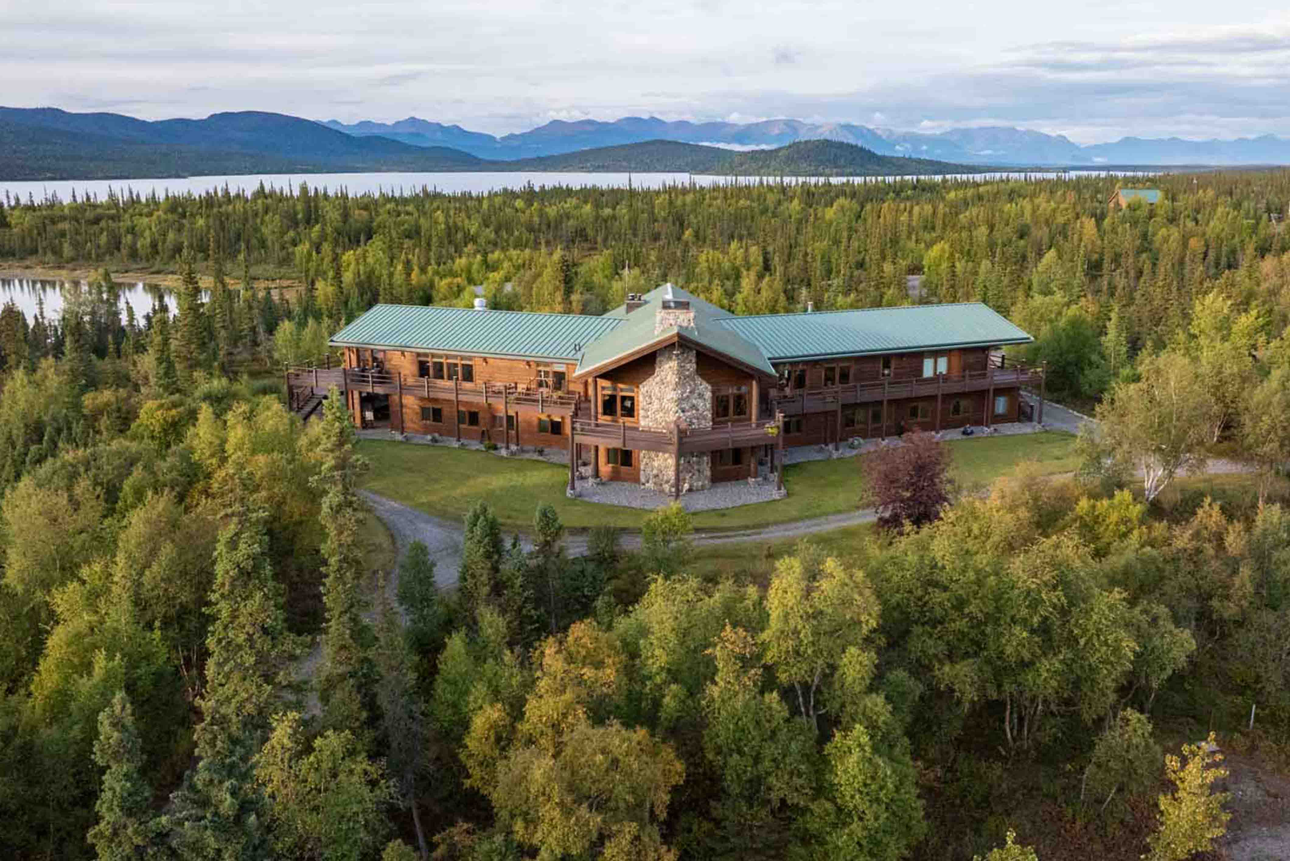 Lake Clark lodge Hikes