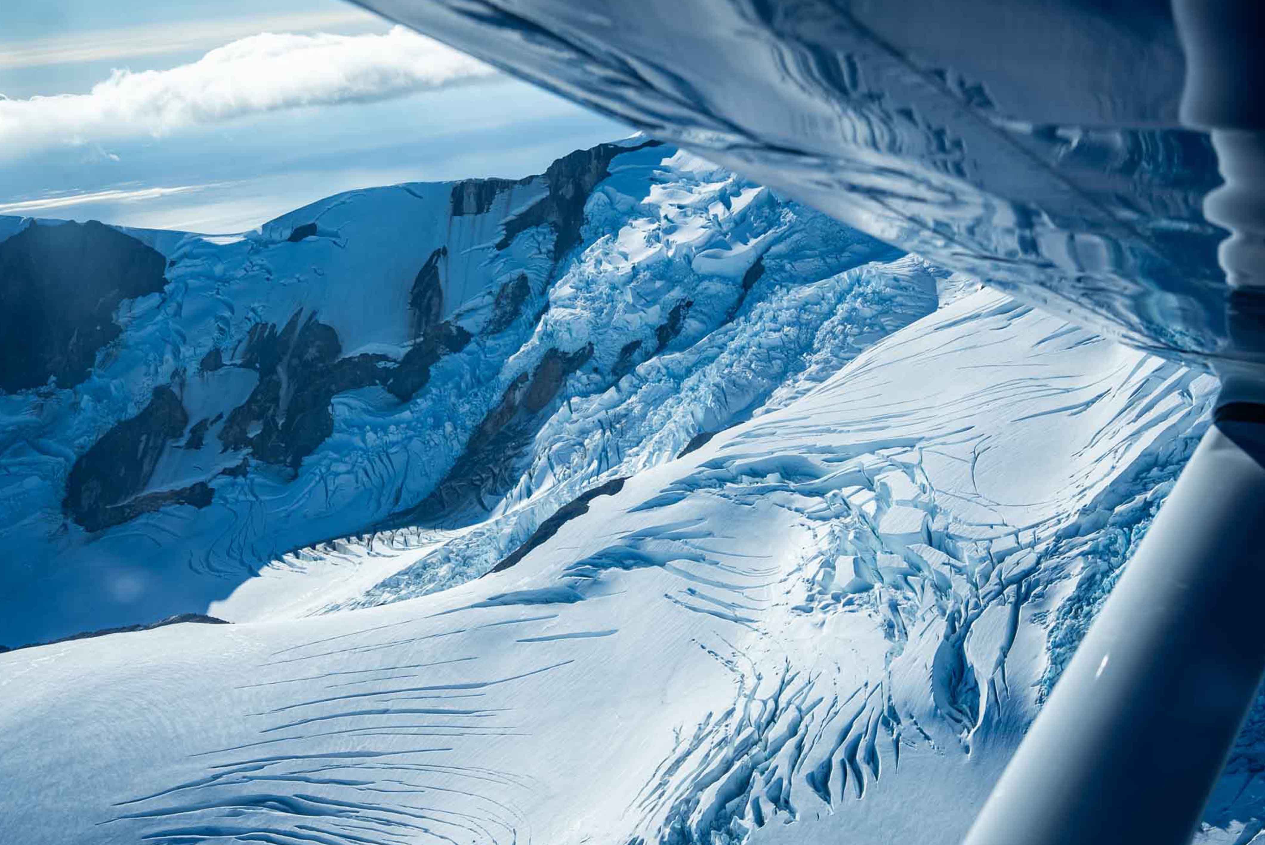 Flightseeing Douglas Glacier in Katmai 